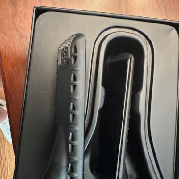 CROC Led Black Titanium Flat Iron 1 Hair Straightener - Picture 3 of 5